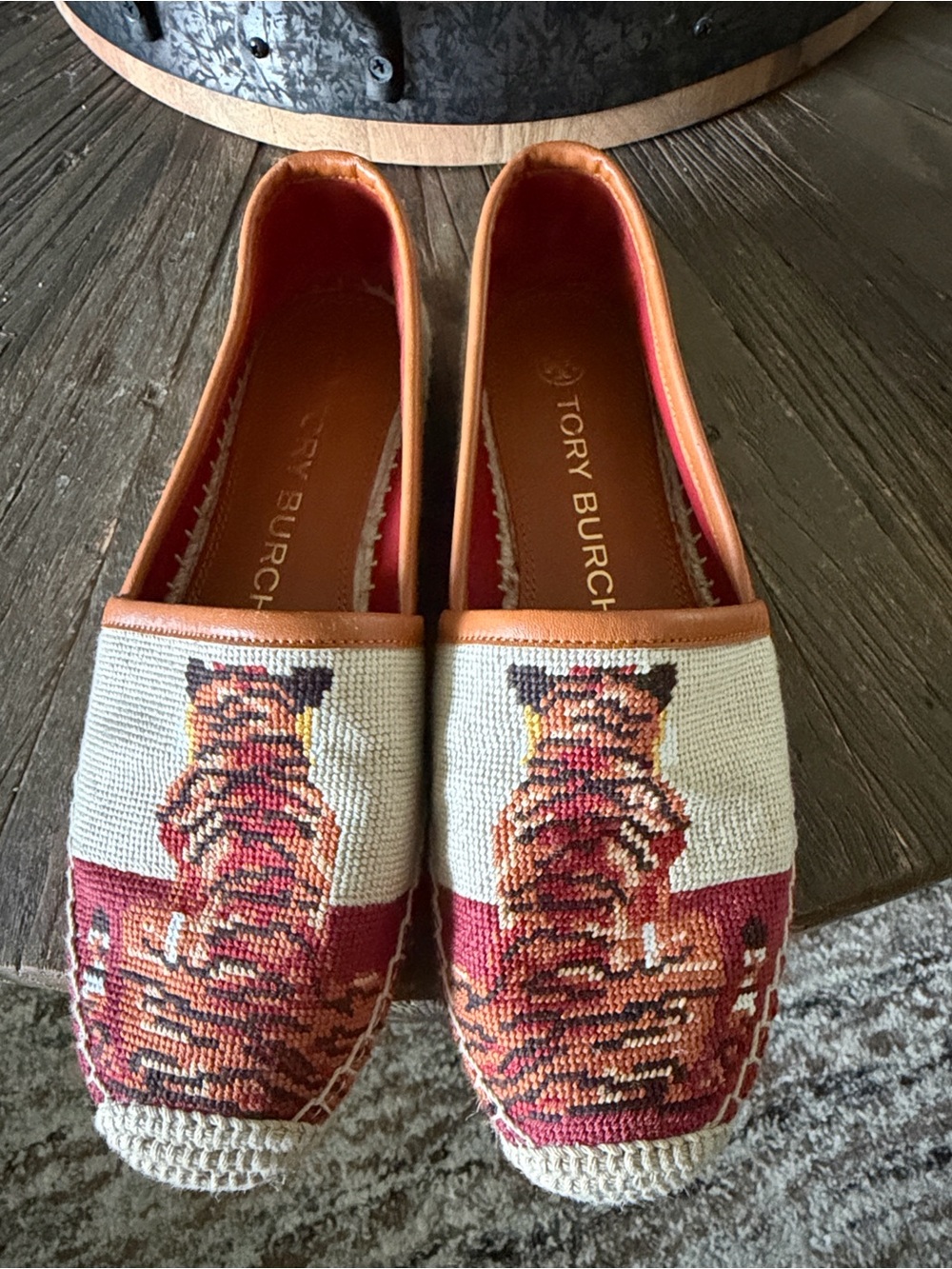Tory Burch espadrille flat needle point tiger size 7 like new